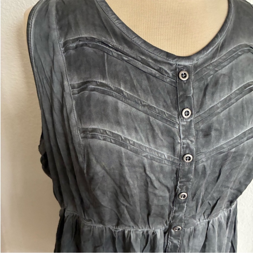 WAS $32 Torrid button down tank - Picture 2 of 6